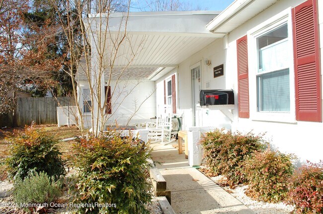 Building Photo - 180 Cliftwood Rd