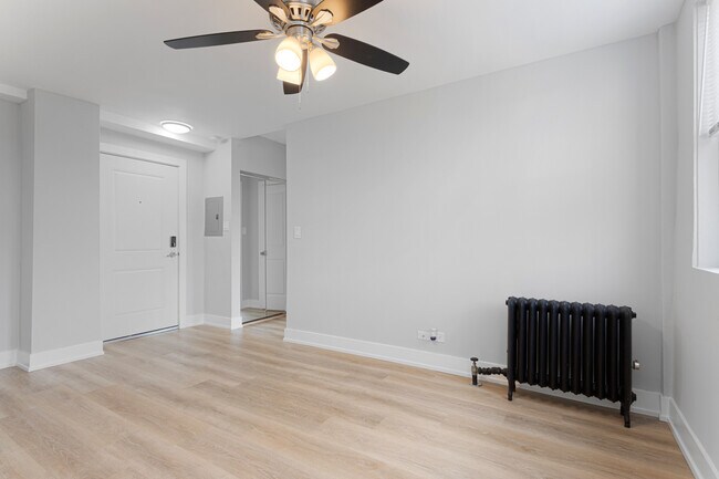 Building Photo - 6026 N Winthrop Ave