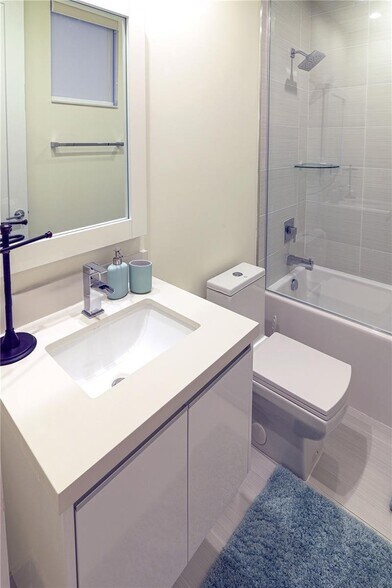 Building Photo - 10501 NW 66th St