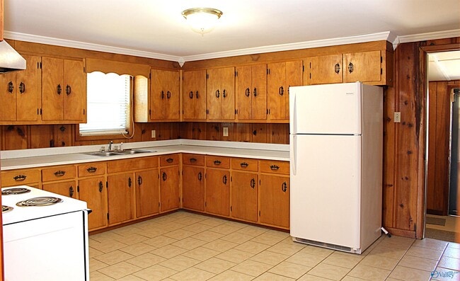 Building Photo - 152 Clutts Rd