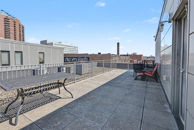 Building Photo - Condo - $1900 Rent - 2 bed