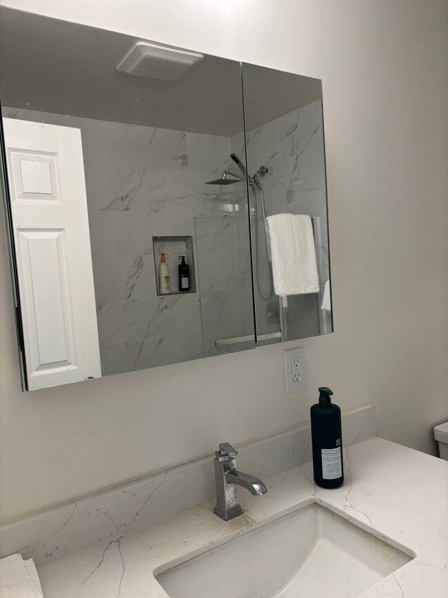 Building Photo - 20301 Bear Creek Rd