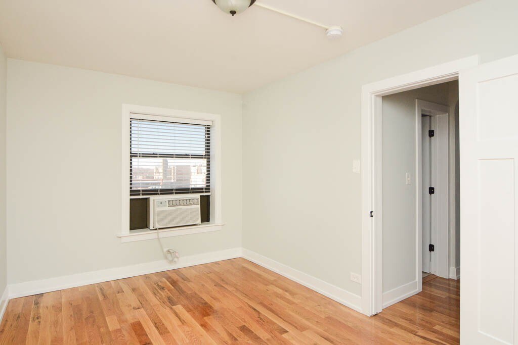 Building Photo - 562 W Arlington Pl