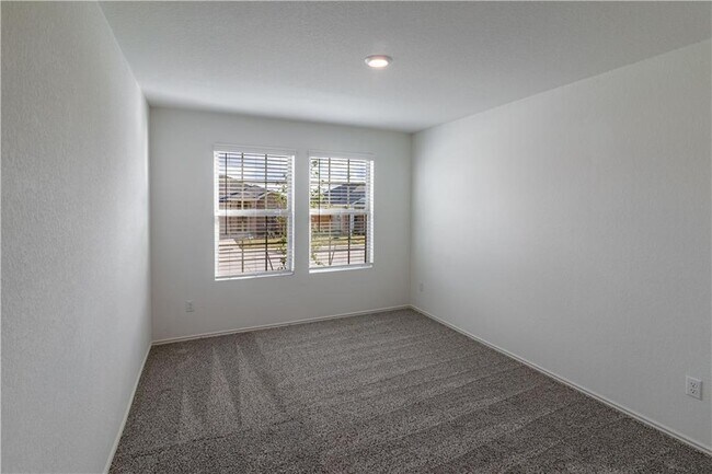 Building Photo - 744 Xanadu Dr