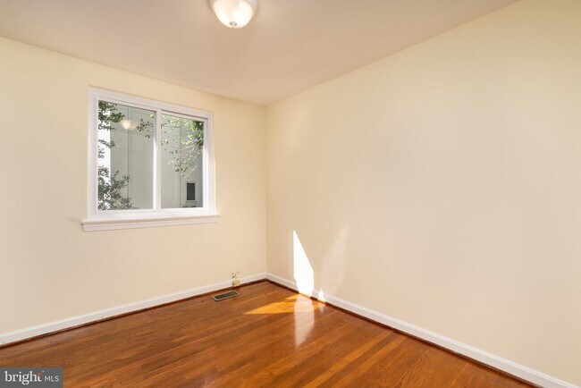 Building Photo - 6221 Walhonding Rd