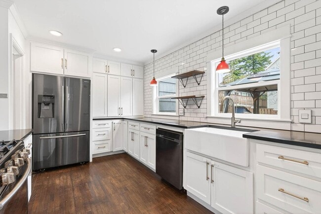 Building Photo - Vintage 3-bdrm/1-bdrm Alameda charmer—Many updates, large yard w/deck & raised beds