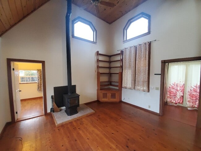 Building Photo - Pet-friendly Trinidad cottage near the beach & shopping!