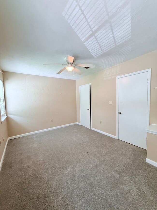 Building Photo - 3705 Aksarben Dr