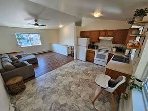 Building Photo - Sherwood Duplex and House