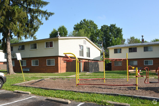Primary Photo - Clovernook Apartments