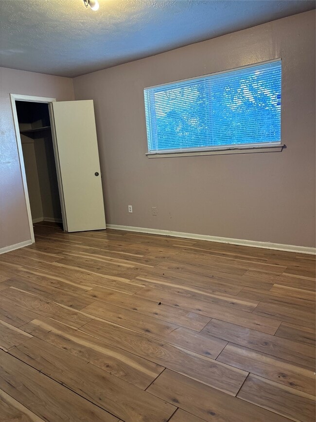 Building Photo - 2114 Yorktown Ct N