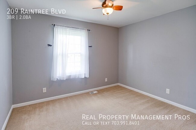 Building Photo - 209 Raintree Blvd