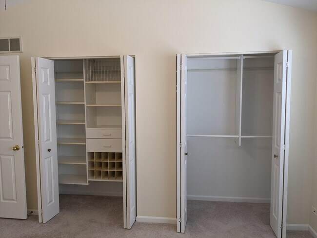 Building Photo - 692 Silk Oak Ln