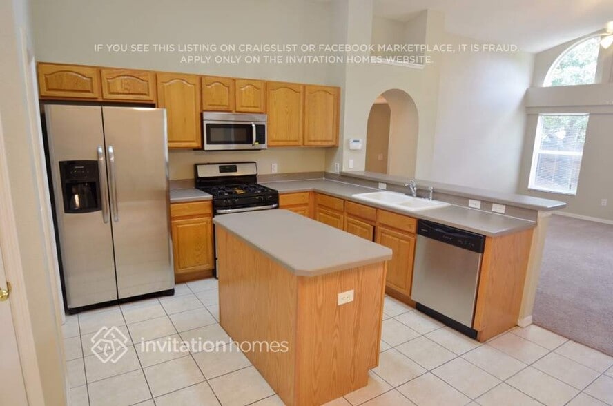 Building Photo - 7029 Colony Pointe Dr