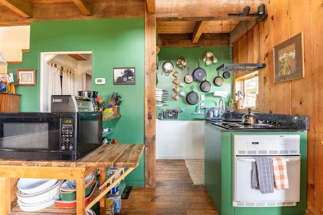 Building Photo - 249 Updike Rd