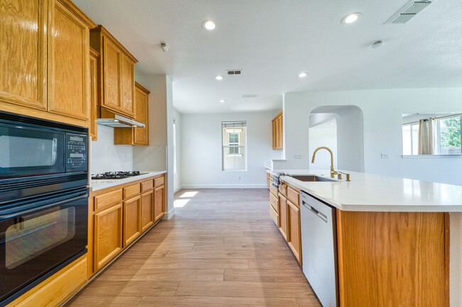 Building Photo - Stunning 4-Bedroom Home with Spacious Yard