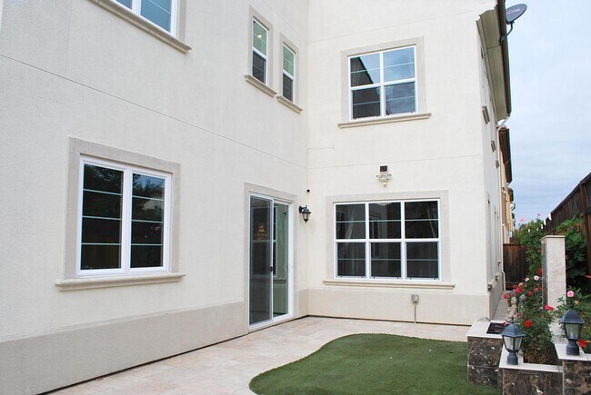 Building Photo - 3502 Cinnamon Ridge Rd