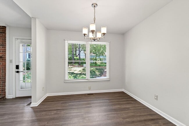 Building Photo - Charming Brick Ranch-Style Cul-de-Sac Home in Garner!