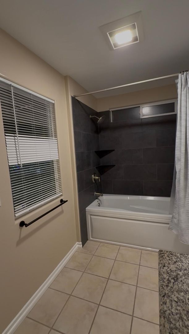 Building Photo - Charming Home Just Minutes from the Beach!