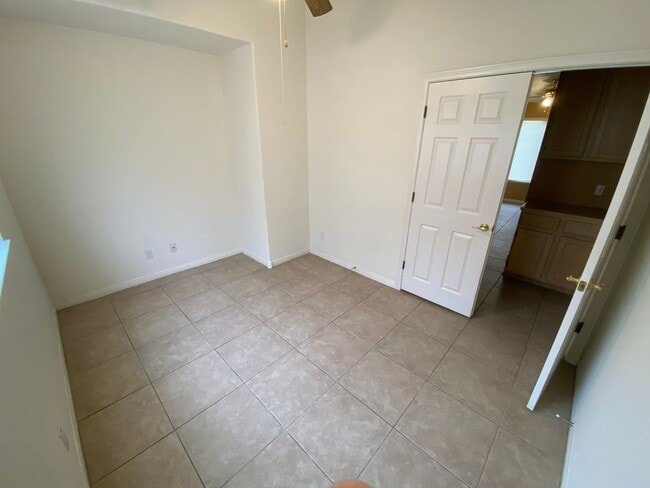 Building Photo - 2 bed/ 2 bath home located in Peccole Ranch