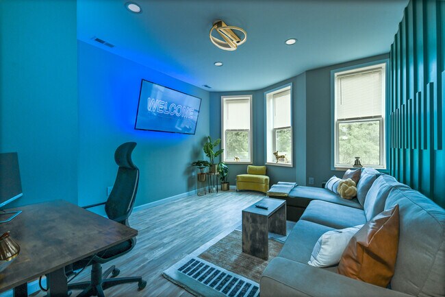 Building Photo - 3022 Auchentoroly Ter