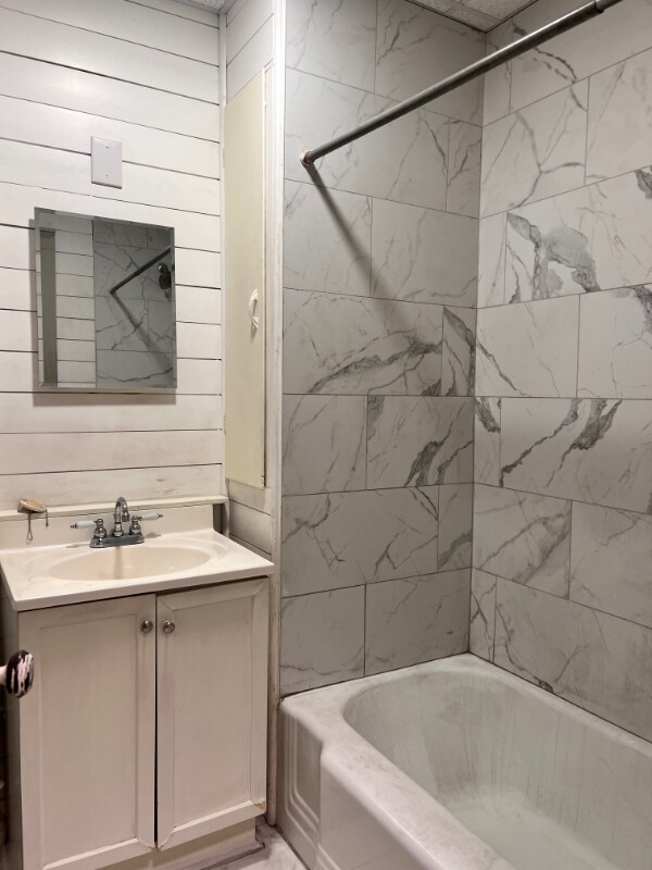 Building Photo - 371 Hudson Ave