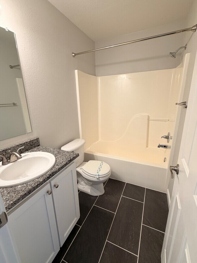 Building Photo - Beautiful Home in FABULOUS Location - Min ...