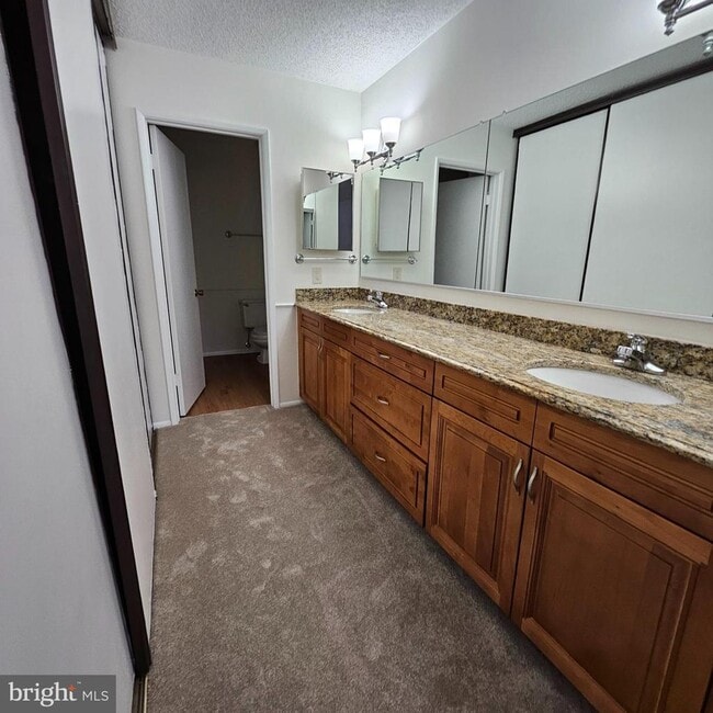 Building Photo - 15101 Glade Dr