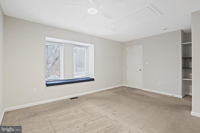 Building Photo - 9473 Clocktower Ln