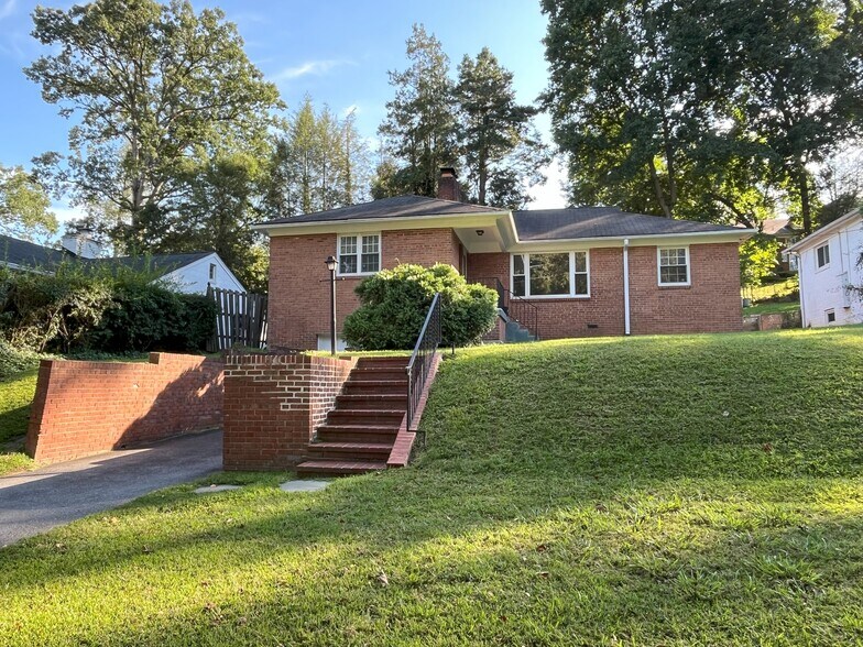 Primary Photo - 5612 Massachusetts Ave