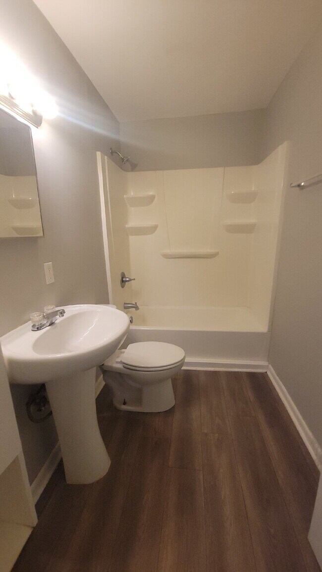 Building Photo - " 2-Bedroom Retreat in Huntsville – Cozy 803 Sq Ft Haven on Foster Ave!"