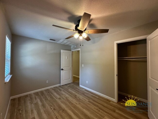 Building Photo - Quaint 2-Bedroom Home in Prime Fort Walton Beach!