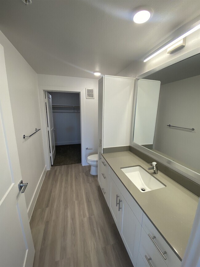 Building Photo - 201 W Bufford St