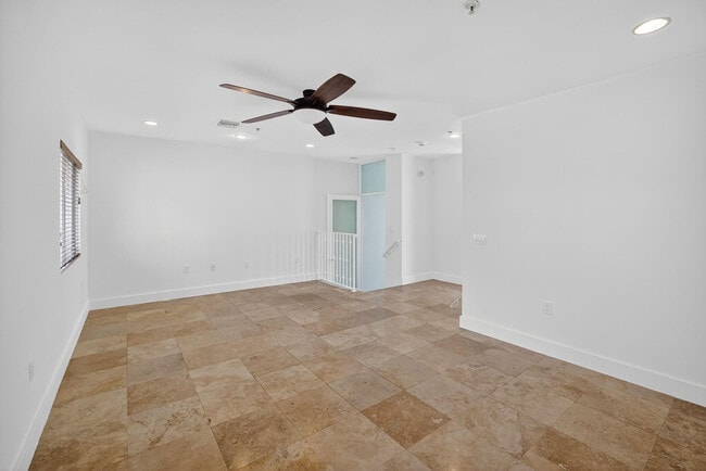 Building Photo - 508 N Birch Rd