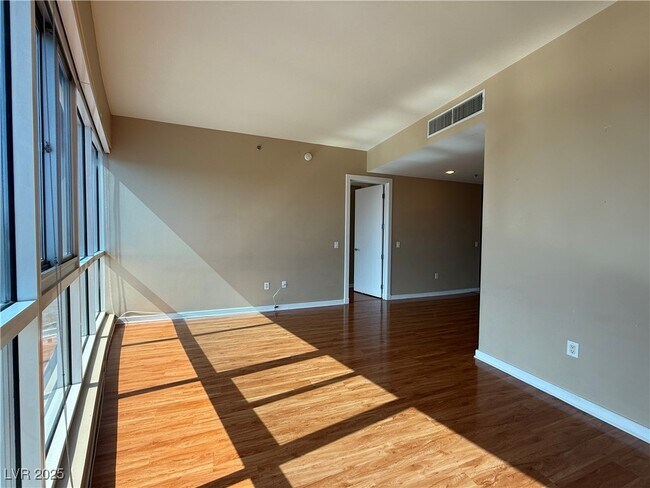 Building Photo - 4575 Dean Martin Dr