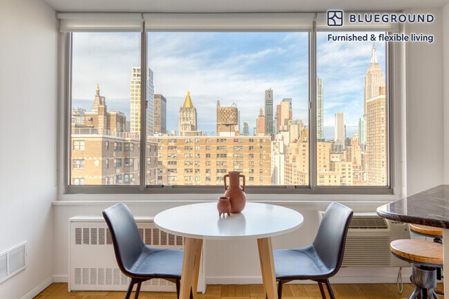 Building Photo - 484 2nd Ave