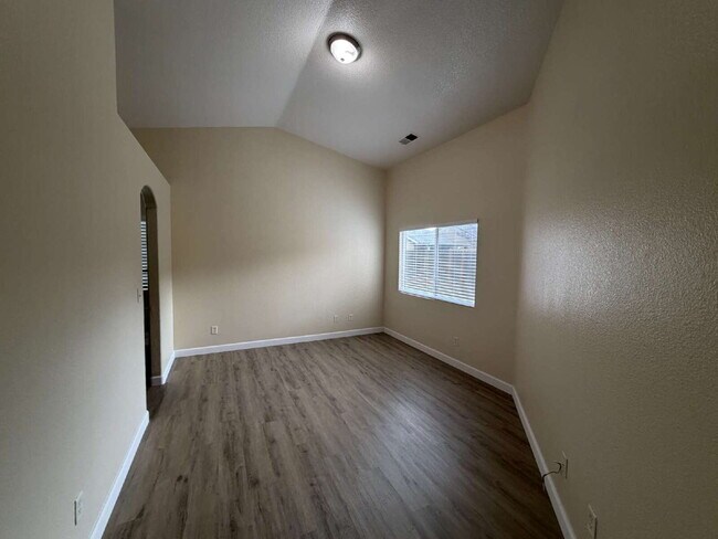 Building Photo - TWO WEEKS FREE RENT  "Charming 4-Bedroom Gem with 2 Full Baths in Merced – Spacious 1,515 Sq Ft H...