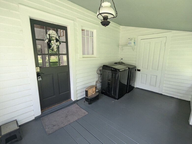 Back porch with washer and dryer - 1114 E Old Pass Rd