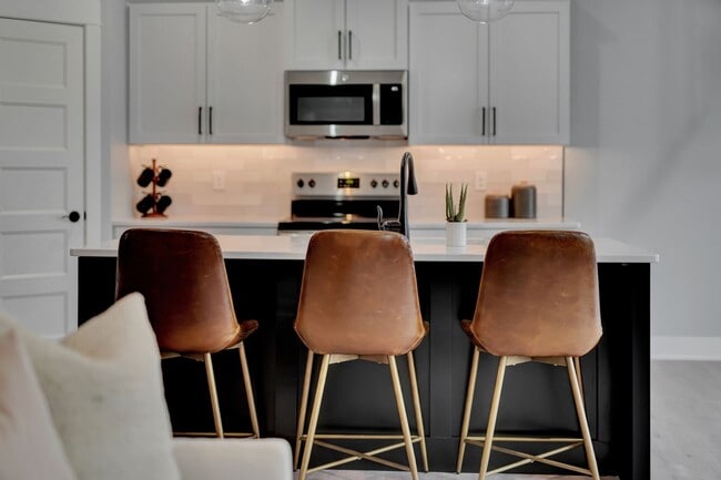 Building Photo - Beautiful Luxury Townhome