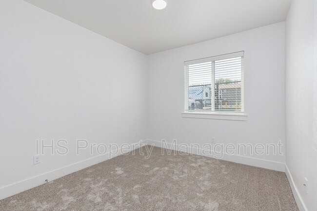 Building Photo - 446 S 40th Ave