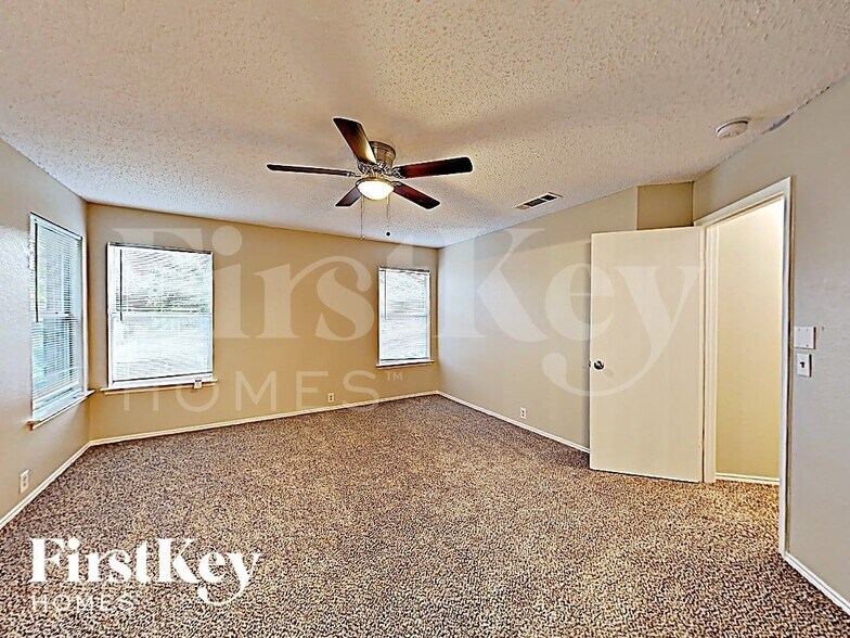 Building Photo - 820 Monette Dr