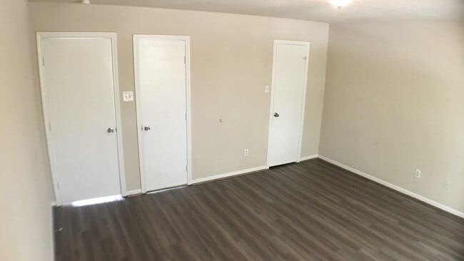 Building Photo - 1211 Bayou Glen Dr