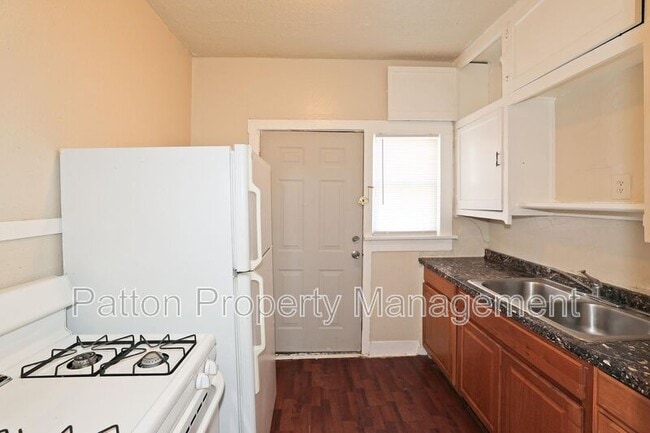 Building Photo - 2216 S Polk St
