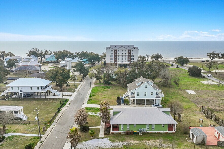 Building Photo - 426 Russell Ave