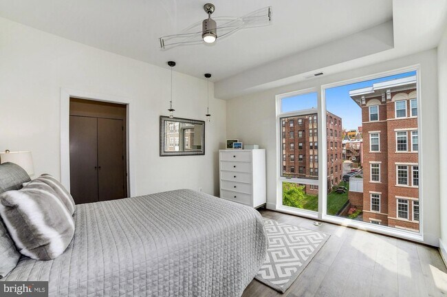Building Photo - 1468 Belmont St NW