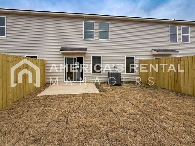 Building Photo - Escape to Lakeside Living in Lincoln! Available to View Now!