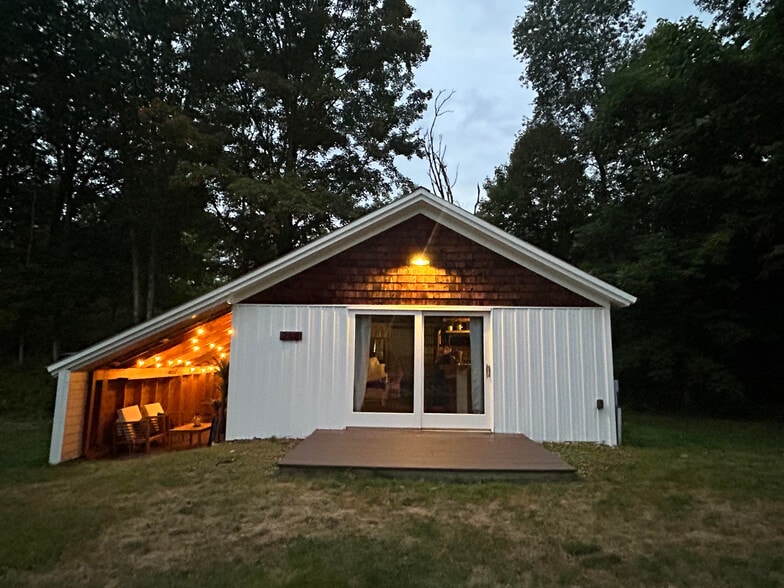 Building Photo - 288 River Rd