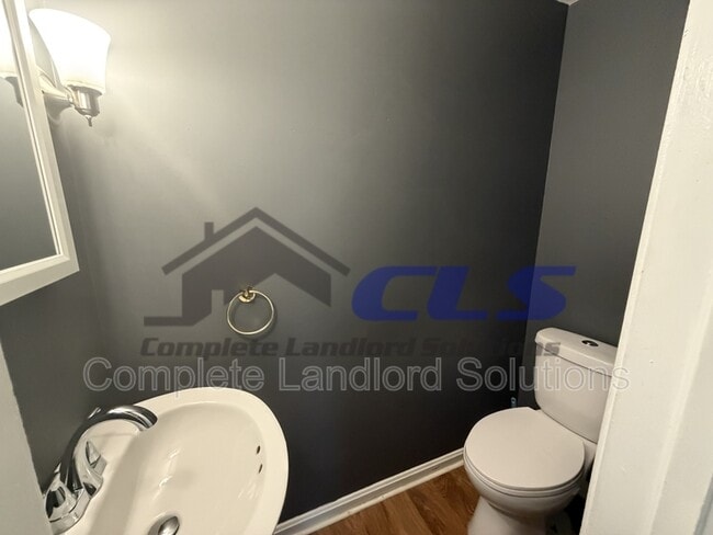 Building Photo - 2116 Poplar St