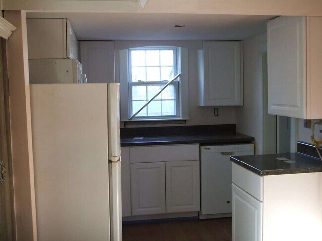 Building Photo - 24 Amancio St