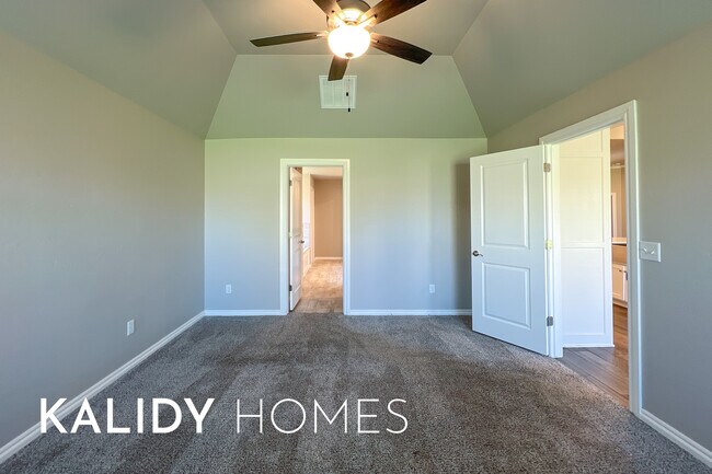 Building Photo - 805 Red River Dr